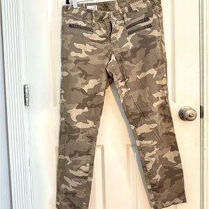 Gap Women’s Low Rise Camouflage Pants size 31